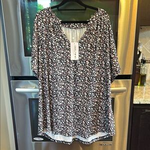 NWT Elegant Black and White Oversized‎ 3/4 Sleeve Blouse